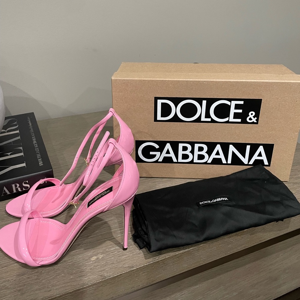Dolce & Gabbana Patent Leather Pink Sandals!
